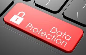 Keyboard with a padlock icon, symbolizing data protection, representing the Data Protection Online course.